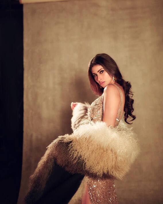 Mouni Roy: Mouni Roy's glamorous look;  Lots of likes and comments from netizens