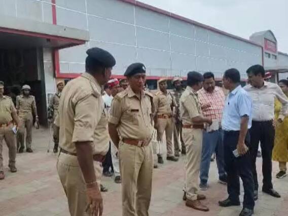 Agnipath Protest: अग्निपथ के विरोध को देखते हुए गाजीपुर रेलवे स्टेशन की सुरक्षा बढ़ाई गई, प्रदर्शनकारियों को सख्त हिदायत Agnipath Protest: अग्निपथ के विरोध को देखते हुए गाजीपुर रेलवे स्टेशन की सुरक्षा बढ़ाई गई, प्रदर्शनकारियों को सख्त हिदायत