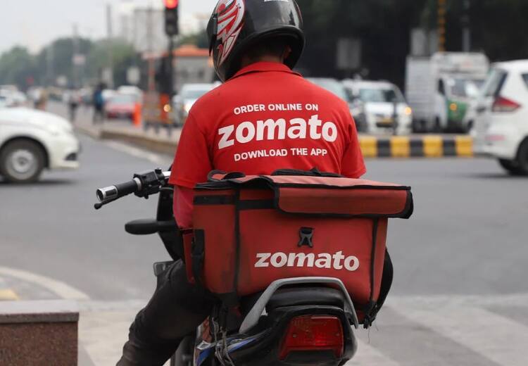 Tweet Zomato CEO Deepinder Goyal may deliver your next order on your doorstep  Zomato : काय सांगता? झोमॅटोचे CEO दिपेंदर गोयल तुम्हाला फूड डिलिव्हरी करणार...