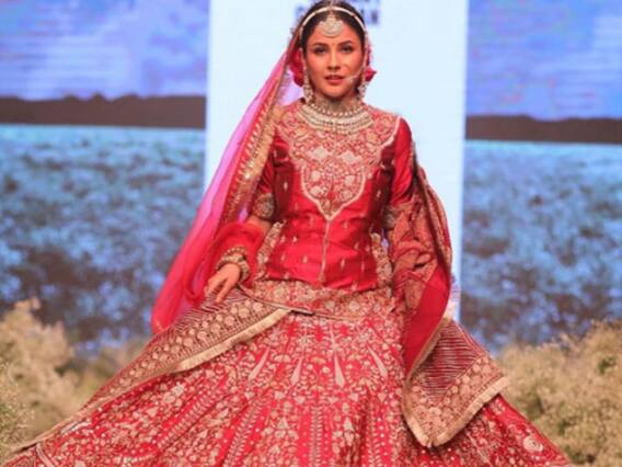 Shehnaaz Gill Photo: लाल जोड़े में बला की खूबसूरत लगीं शहनाज गिल, ब्राइडल लुक के साथ किया रैंप वॉक Shehnaaz Gill Photo: लाल जोड़े में बला की खूबसूरत लगीं शहनाज गिल, ब्राइडल लुक के साथ किया रैंप वॉक