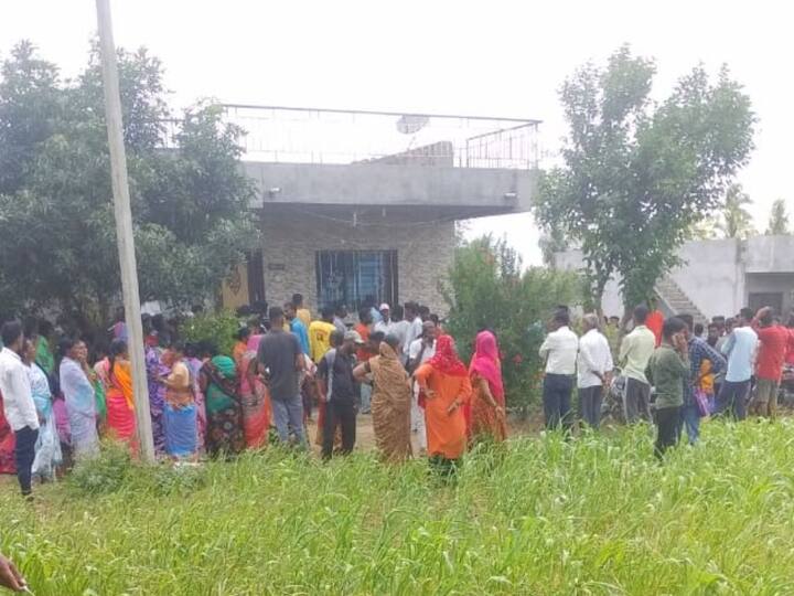 Mass suicide of 9 members of 2 brothers' family in Miraj Sangli Crime : मिरजेत दोन सख्ख्या भावांच्या कुटुंबातील 9 जणांची सामूहिक आत्महत्या, मृतांमध्ये डॉक्टर, शिक्षकाचा समावेश