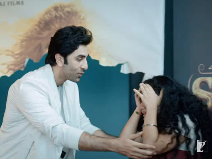 Ranbir Kapoor’s Fans Get Emotional In An Endearing Fan Meet And Greet For ‘Shamshera’ Ranbir Kapoor’s Fans Get Emotional In An Endearing Fan Meet And Greet For ‘Shamshera’