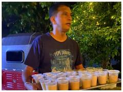 Sri Lanka Crisis: मुश्किल वक्त में अपनों का ख्याल, आर्थिक संकट के बीच पूर्व श्रीलंकाई क्रिकेटर ने लोगों को परोसी चाय