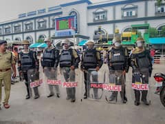 Bharat Bandh Photos: अग्निपथ योजना के विरोध में 'भारत बंद', रेलवे स्टेशनों पर चाक चौबंद रही सुरक्षा व्यवस्था