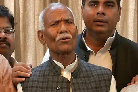 Azamgarh उपचुनाव से पहले SP को झटका! पूर्व विधायक Kalpanath Paswan BJP में हुए शामिल