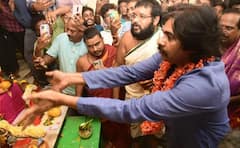 Pawan Kalyan : గుంటూరులో శ్రీ కన్యకా పరమేశ్వరి అమ్మవారిని దర్శించుకున్న పవన్ కల్యాణ్