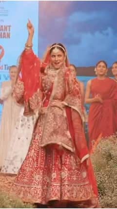 ਲਾਲ ਰੰਗ ਦੇ ਜੋੜੇ 'ਚ ਖੂਬਸੂਰਤ ਲੱਗ ਰਹੀ ਸੀ Shehnaaz Gill, ਬ੍ਰਾਈਡਲ ਲੁੱਕ ਨਾਲ ਕੀਤੀ ਰੈਂਪ ਵਾਕ