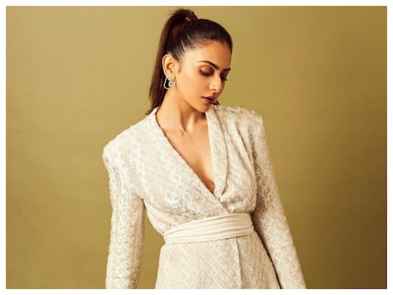 Rakul Preet Singh: స్టైలిష్ లుక్ లో రకుల్ - ఫొటోలపై ఓ లుక్కేయండి Rakul Preet Singh: స్టైలిష్ లుక్ లో రకుల్ - ఫొటోలపై ఓ లుక్కేయండి