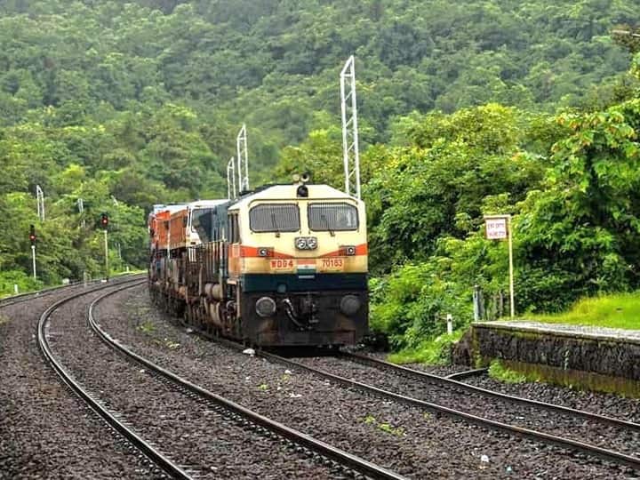 Konkan Railway : कोकण रेल्वेचं विद्युतीकरण 100 टक्के पूर्ण, पंतप्रधान नरेंद्र मोदींच्या हस्ते हिरवा झेंडा Prime Minister Narendra Modi dedicated to the Nation 100% Electrification of Konkan Railway route via video conference Konkan Railway : कोकण रेल्वेचं विद्युतीकरण 100 टक्के पूर्ण, पंतप्रधान नरेंद्र मोदींच्या हस्ते हिरवा झेंडा
