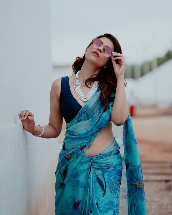 Shraddha Das Photos: చీరపై ' శ్రద్ధా' అశ్రద్ధా!