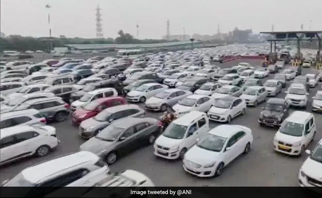 Agnipath Scheme: Massive Traffic Jams Across Delhi-NCR Amid Bharat Bandh Call | WATCH Agnipath Scheme: Massive Traffic Jams Across Delhi-NCR Amid Bharat Bandh Call | WATCH
