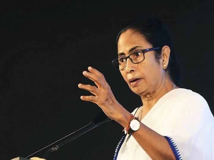 Mamata Banerjee At Asansol Attacks BJP Government On Agnipath Recruitment Issue Mamata Banerjee in Asansol :  কাজের আয়ু ৪ বছর, তারপর ' কেলা খাও', কেন্দ্রের অগ্নিপথ প্রকল্প নিয়ে আক্রমণাত্মক মমতা