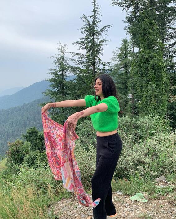 शिमला में वेकेशन मोड में नजर आईं दिव्या खोसला कुमार, शेयर की खूबसूरत तस्वीरें