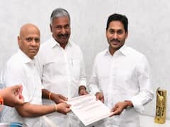 Tirupati News : తిరుపతి వకుళమాత ఆలయ మహా సంప్రోక్షణ, సీఎం జగన్ కు ఆహ్వాన పత్రిక