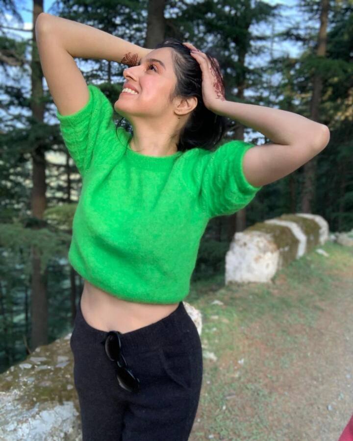 દિવ્યા ખોસલા કુમાર હંમેશા તેની સુંદરતા અને ગ્લેમરસ લુકને કારણે ચર્ચામાં રહે છે.