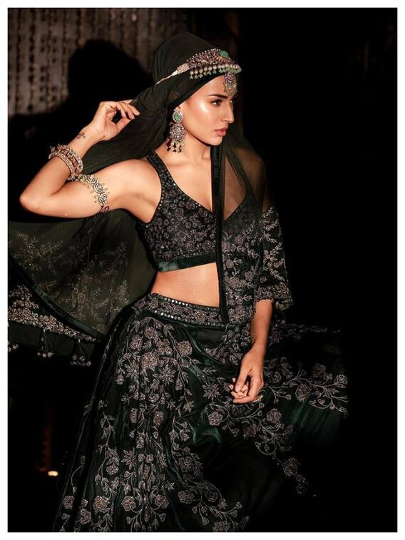 ट्रेडिशनल आउटफिट में एरिका फर्नांडिस ने दिखाया जलवा