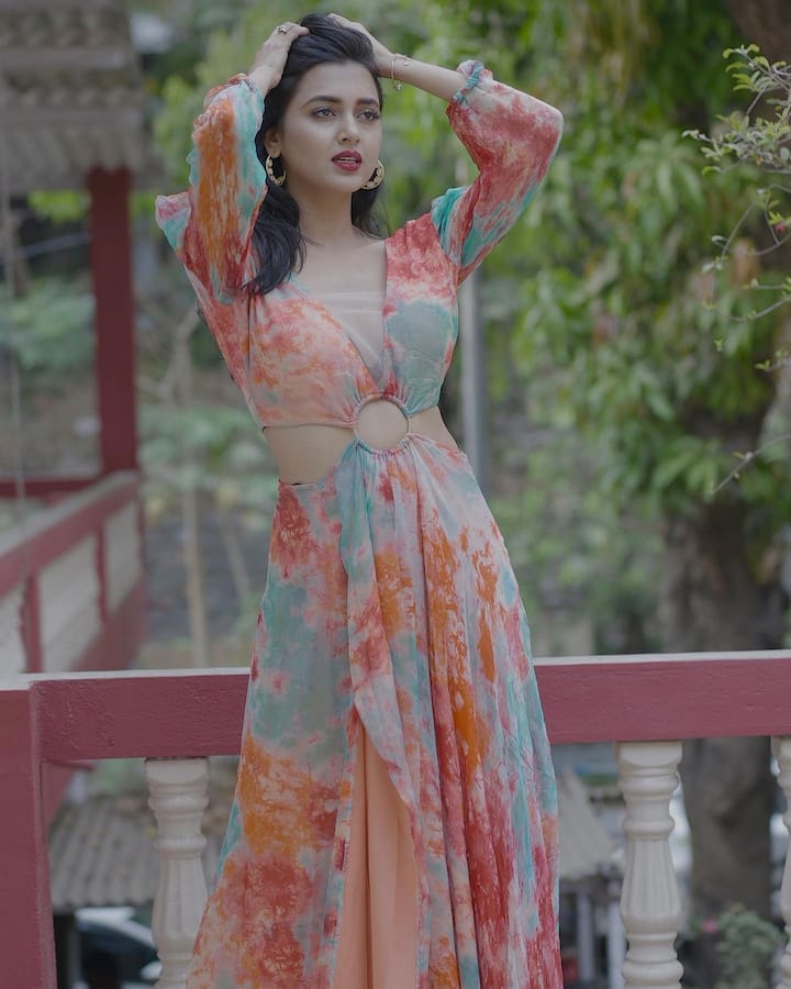 तेजस्वी प्रकाश के इंस्टाग्राम पर 5.9 मिलियन फॉलोवर्स हैं, जो उन्हें बेहद ही पसंद करते हैं.