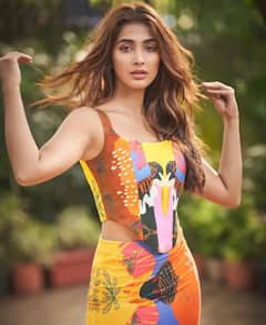 Pooja Hegde Photos: કલરફૂલ ડ્રેસમાં શાનદાર પોઝ આપતી જોવા મળી પૂજા હેગડે, કાતિલ અંદાજ જોઈ તમે પણ થઈ જશો ફિદા