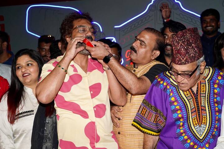 प्लॅनेट मराठी, अ व्हिस्टास मीडिया कॅपिटल कंपनी, रावण फ्युचर प्रॅाडक्शन, अभिजित पानसे, अनिता पालांडे निर्मित ‘रानबाजार’ वेब सीरिजला अल्पावधितच असंख्य व्ह्यूज मिळाले.