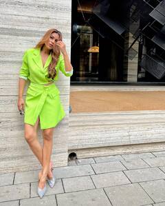 Nia Sharma : निऑन शॉर्ट ड्रेसमध्ये निया शर्माचा हॉट अवतार