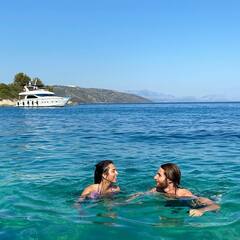 Aaliyah Kashyap photos: अनुराग कश्यप की बेटी आलिया समंदर में बॉयफ्रेंड संग हुईं रोमांटिक, तस्वीरों ने मचाई सनसनी