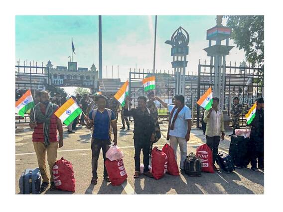 Pakistan Released 20 Fisherman: पाकिस्तान ने 20 भारतीय मछुआरों को रिहा किया, साझा किया दर्द Pakistan Released 20 Fisherman: पाकिस्तान ने 20 भारतीय मछुआरों को रिहा किया, साझा किया दर्द