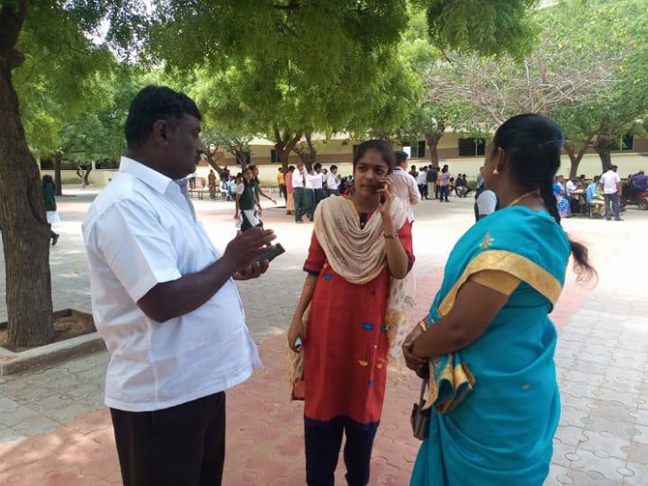 Karur: Low pass percentage 10th and 12th class public examination in Karur this year Parents worried TN 10th, 12th Result 2022: கரூரில் 10, 12 ம் வகுப்பு பொதுத் தேர்வில் தேர்ச்சி சதவீதம் குறைவு - பெற்றோர்கள் கவலை