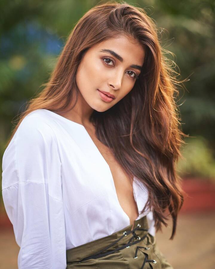पूजा हेगड़े हाल ही में कान्स फिल्म फेस्टिवल में जलवे बिखेर वापस लौटी हैं.