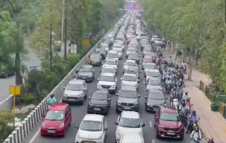 अग्निपथ योजना के खिलाफ छात्र और कई विपक्षी दलों ने आज भारत बंद का एलान किया है. राजधानी दिल्ली समेत अन्य राज्यों में इस भारत बंद के एलान को लेकर पुलिस अलर्ट पर हो गई थी.