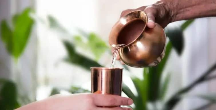 Copper Water: When to drink water stored in a copper vessel, how much time is required to keep? ਸਾਵਧਾਨ! ਤਾਂਬੇ ਦੇ ਭਾਂਡੇ 'ਚ ਰੱਖਿਆ ਪਾਣੀ ਕਦੋਂ ਨਹੀਂ ਪੀਣਾ ਚਾਹੀਦਾ,  ਕਿੰਨਾ ਟਾਈਮ ਰੱਖਣਾ ਜ਼ਰੂਰੀ? ਜਾਣੋ ਹਰ ਤੱਥ