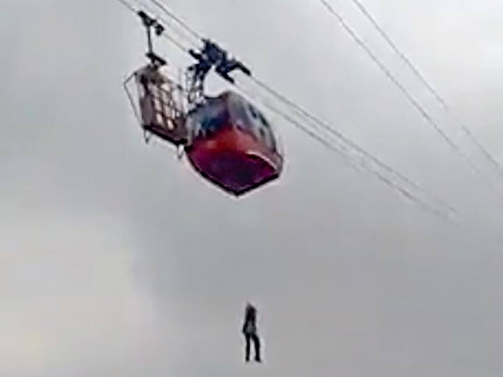 Himachal Pradesh: Cable Car trolly with tourists stuck mid-air at Parwanoo Timber Trail, rescue operation underway Himachal Pradesh: बीच हवा में फंसी पर्यटकों से सवार केबल कार ट्रॉली, सभी 11 पर्यटक रेस्क्यू किए गए