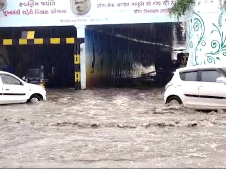 Gujarat Monsoon: Due to heavy rain Vapi under bridge drown in water Gujarat Monsoon Round Up:  ભારે વરસાદથી વાપી અંડરપાસમાં ભરાયું પાણી, અમરેલી જિલ્લામાં સતત 11મા દિવસે મેઘમહેર