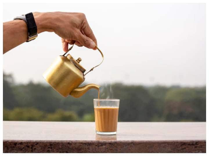 Gulab Tea Recipe: Know how to make Gulab wali chai Gulab Tea Recipe: चाय के शौकीन लोगों के लिए हटकर है यह गुलाब की चाय, जानें बनाने का तरीका