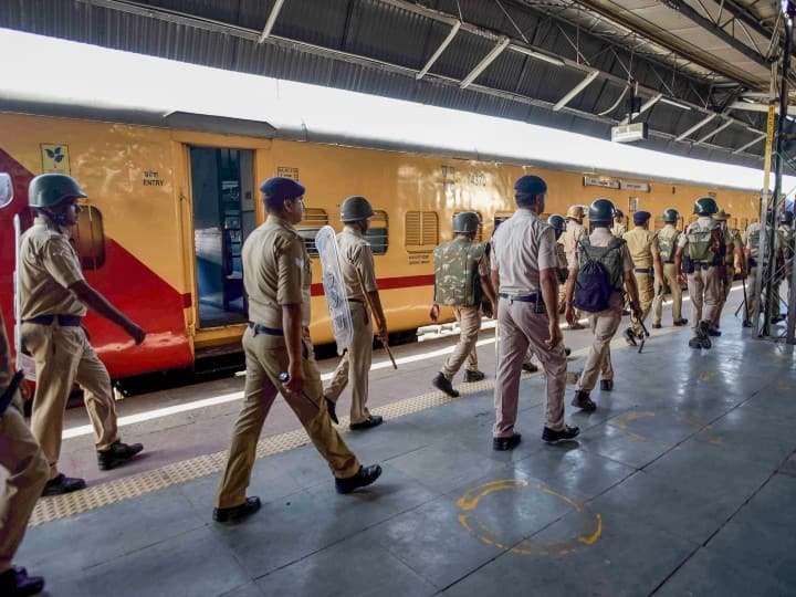 Agnipath Protests: Bharat Bandh Fails To Evoke Much Response, Over 600 Trains Cancelled | Key Points Agnipath Protests: Bharat Bandh Fails To Evoke Much Response, Over 550 Trains Affected, Know Key Points Agnipath Protests: Bharat Bandh Fails To Evoke Much Response, Over 600 Trains Cancelled | Key Points
