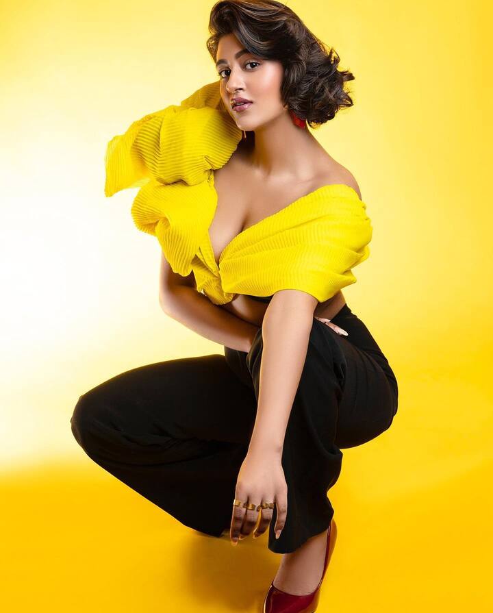अंजलि अरोड़ा पहले से ही इंटरनेट सेंसेशन थी हीं, लेकिन कंगना रनौत के शो 'लॉक अप' ने इनकी पॉपुलैरिटी में और इज़ाफा कर दिया. अंजलि अपनी हॉट फोटोज़ और वीडियो की वजह से काफी चर्चा में रहती हैं.