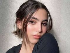 समुद्र के बीचो-बीच रोमांटिक हुईं अनुराग कश्यप की बेटी Aaliyah Kashyap, ब्वॉयफ्रेंड के साथ फोटोज वायरल