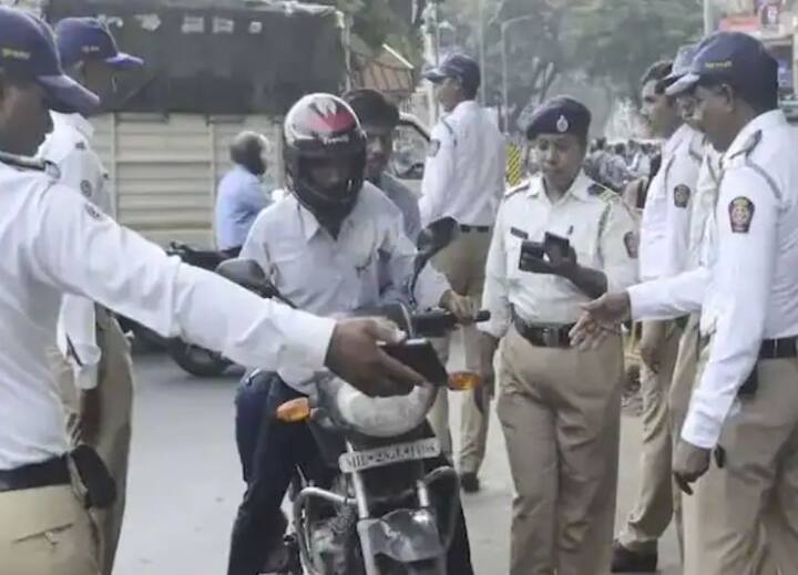 ਹਾਲਾਂਕਿ, ਈ-ਚਲਾਨ ਭਰਨ ਦਾ ਇੱਕ ਹੋਰ ਤਰੀਕਾ ਹੈ, ਜਿਸ ਵਿੱਚ ਤੁਸੀਂ ਖੁਦ ਟ੍ਰੈਫਿਕ ਪੁਲਿਸ ਦਫਤਰ ਜਾ ਕੇ ਵੀ ਈ-ਚਲਾਨ ਭਰ ਸਕਦੇ ਹੋ।