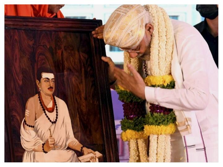 पीएम मोदी ने उत्तर में काशी से लेकर दक्षिण काशी-नंजनागुडु तक के मंदिरों और मठों के योगदान को याद किया, जिन्होंने गुलामी के समय में भी भारत के ज्ञान का प्रसार किया.
