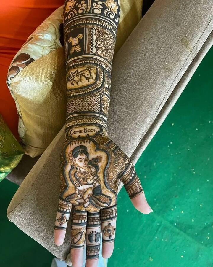மருதாணி நிரம்பிய கை