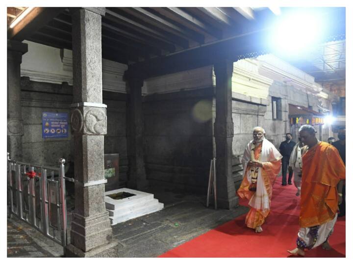 अधिकारियों ने कहा कि मंदिर एक हज़ार साल से अधिक समय से पुराना है. यह शुरू में एक छोटा मंदिर था और सदियों तक पूजा होने के बाद एक महत्वपूर्ण पूजा स्थल बन गया है.