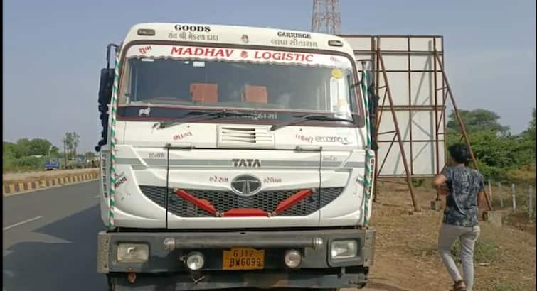 Accident between bike and truck, death of one person Kheda Accident: ટ્રક ચાલકે બાઈકને મારી ટક્કર, એકનું ઘટના સ્થળે જ મોત, બે ઘાયલ