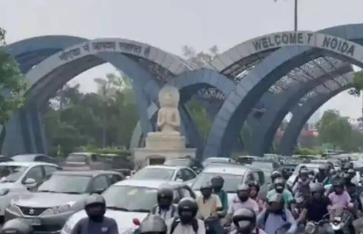 Bharat Bandh affect: ਅਗਨੀਪਥ ਯੋਜਨਾ ਨੂੰ ਲੈ ਕੇ ਦੇਸ਼ ਭਰ 'ਚ ਵਿਰੋਧ ਪ੍ਰਦਰਸ਼ਨ ਹੋ ਰਹੇ ਹਨ। ਇਸ ਸਕੀਮ ਦੇ ਵਿਰੋਧ ਵਿੱਚ ਅੱਜ ਭਾਰਤ ਬੰਦ ਦਾ ਐਲਾਨ ਵੀ ਕੀਤਾ ਗਿਆ ਹੈ। ਭਾਰਤ ਬੰਦ ਦਾ ਅਸਰ ਸੜਕਾਂ 'ਤੇ ਜਾਮ ਦੇ ਰੂਪ 'ਚ ਦੇਖਣ ਨੂੰ ਮਿਲ ਰਿਹਾ ਹੈ। ਦਿੱਲੀ ਤੋਂ ਨੋਇਡਾ ਅਤੇ ਗੁਰੂਗ੍ਰਾਮ ਤੱਕ ਕਈ ਕਿਲੋਮੀਟਰ ਲੰਬੇ ਜਾਮ ਦੇਖੇ ਗਏ ਹਨ।