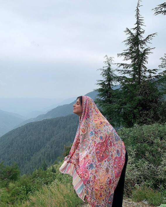 शिमला में वेकेशन मोड में नजर आईं दिव्या खोसला कुमार, शेयर की खूबसूरत तस्वीरें