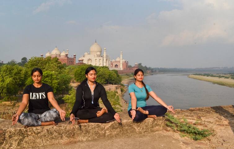 International Yoga Day 2022 live, Free entry to all monuments including Taj Mahal on Yoga Day International Yoga Day 2022: યોગ દિવસે તાજમહેલ સહિતના તમામ સ્મારકોમાં મફત પ્રવેશ, મુખ્ય કાર્યક્રમ પંચમહાલમાં યોજાશે
