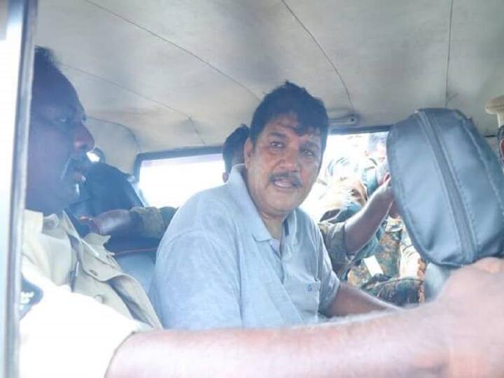 TDP leader Dhulipalla Narendra Kumar arrested while going to chalo anumarlapudi in guntur district Dhulipalla Narendra: టీడీపీ నేత ధూళిపాళ్ల నరేంద్ర అరెస్టు - అటు విశాఖ జిల్లాలోనూ భారీగా టీడీపీ నేతల హౌస్ అరెస్టులు