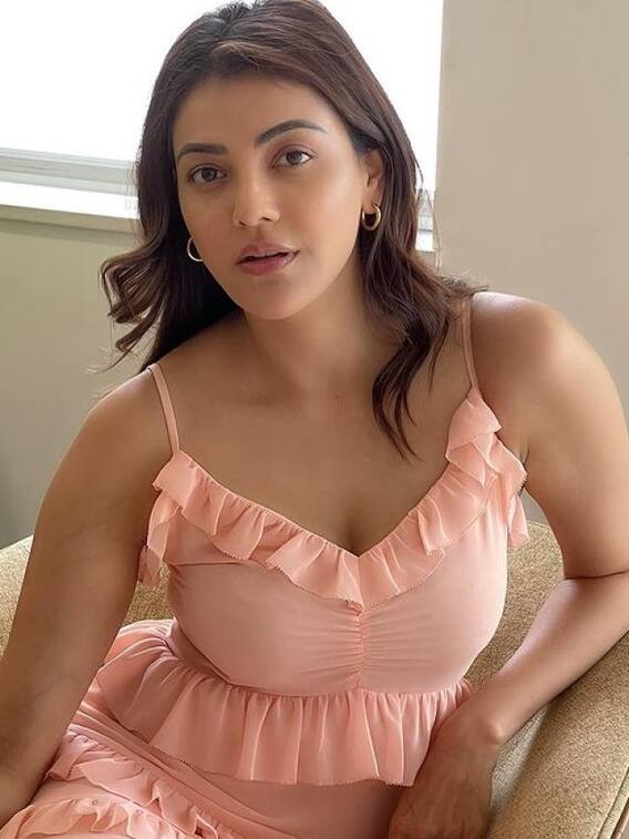 మొత్తానికి తన బిడ్డను చూపించిన కాజల్!