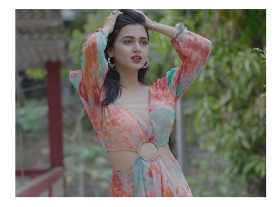 Tv की इस Naagin ने चलाया नैनों से बाण, दिलकश अदाओं ने बढ़ाया सोशल मीडिया का तापमान Tv की इस Naagin ने चलाया नैनों से बाण, दिलकश अदाओं ने बढ़ाया सोशल मीडिया का तापमान