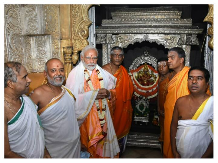 'चामुंडी' या 'दुर्गा' 'शक्ति' का उग्र रूप है. चामुंडा देवी ने 'चंड', 'मुंड' और 'महिषासुर' का वध किया था.