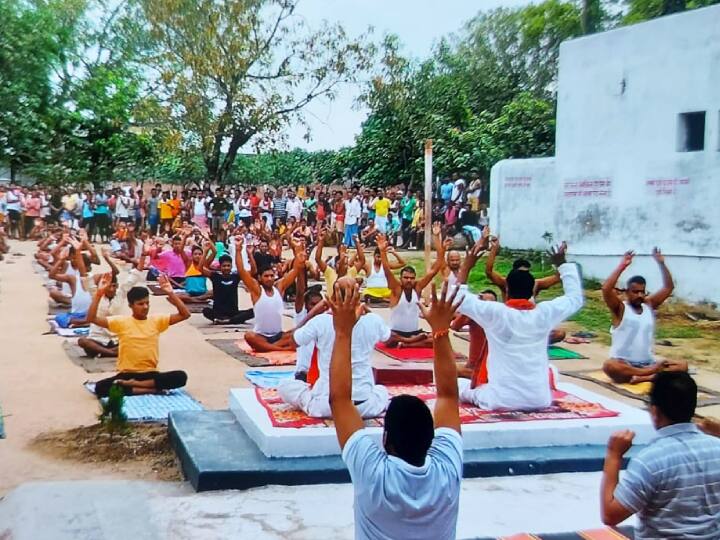 International Yoga Day 2022: योग के क्या-क्या फायदे हैं? नवादा में 1736 कैदियों को योगाभ्यास के दौरान दी गई जानकारी International Yoga Day 2022: Benefits of yoga and Information given to 1736 prisoners during yoga practice in Nawada Jail ann International Yoga Day 2022: योग के क्या-क्या फायदे हैं? नवादा में 1736 कैदियों को योगाभ्यास के दौरान दी गई जानकारी