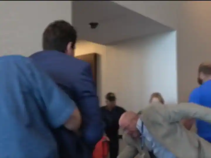 Watch: ਕਾਮੇਡੀਅਨ ਤੇ ਅਮਰੀਕੀ ਕਾਂਗਰਸ ਨੇਤਾ ਵਿਚਾਲੇ ਹੋਈ ਹੱਥੋਪਾਈ, ਵੀਡੀਓ ਆਈ ਸਾਹਮਣੇ